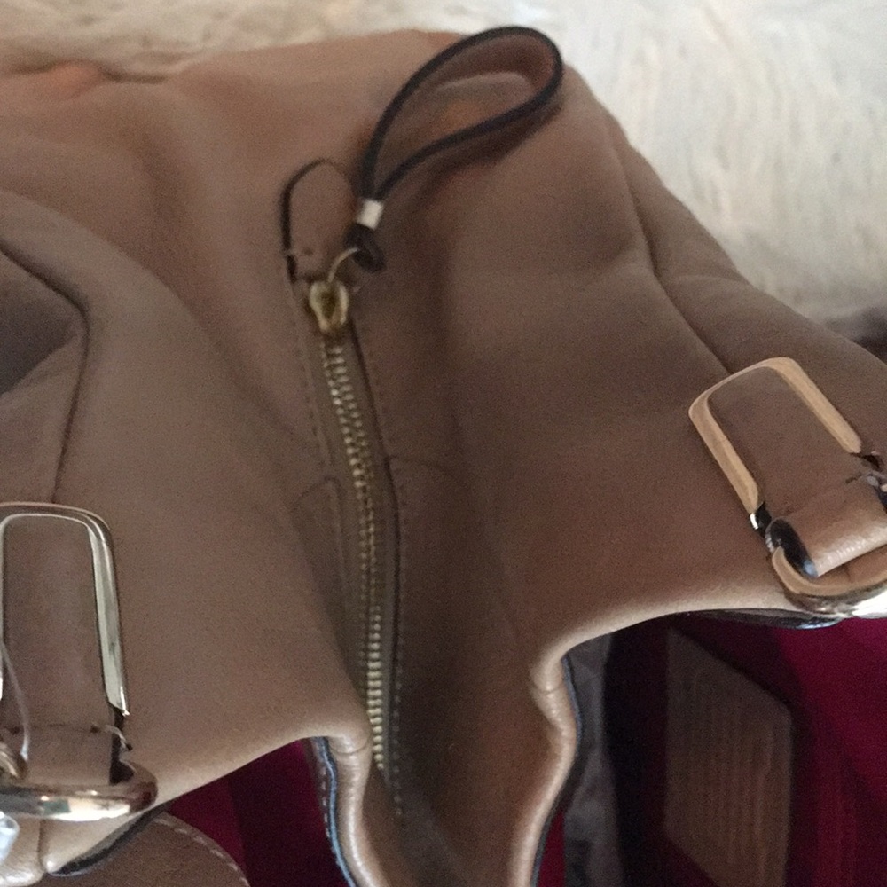 Gorgeous Coach Leather Bag, Tan, NWT, Retail $398 - Picture 7 of 13